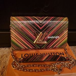 LOUIS VUITTON Monogram Rose Beige Twist Chain Shou